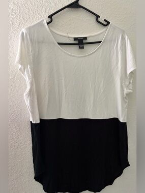 Alfani White and Black Short-Sleeve Scoop Neck Colorblock Top